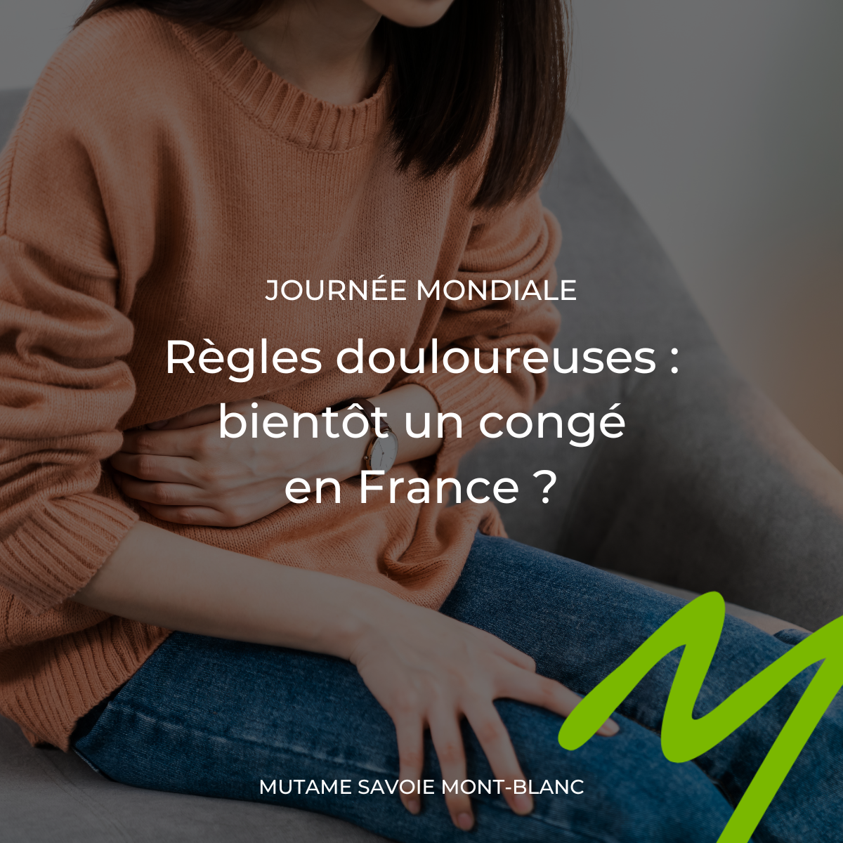 Deux personnes pratiquent la méditation en position du lotus, avec les mains posées sur les genoux et les doigts formant le geste du mudra. Aidants.
