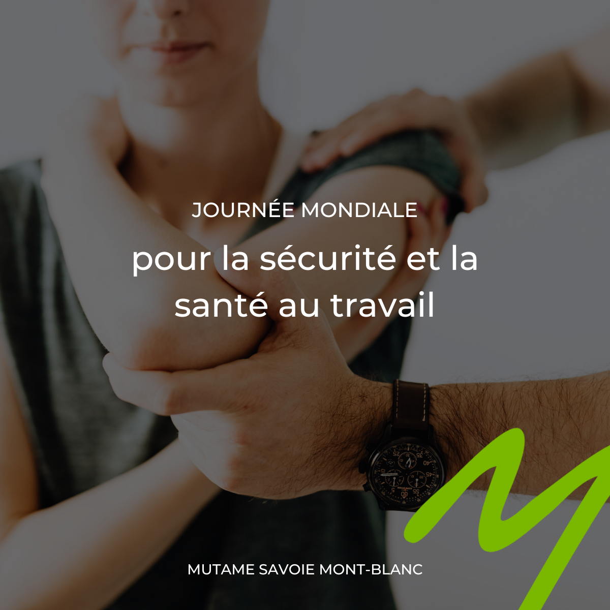 Deux personnes pratiquent la méditation en position du lotus, avec les mains posées sur les genoux et les doigts formant le geste du mudra. Aidants.